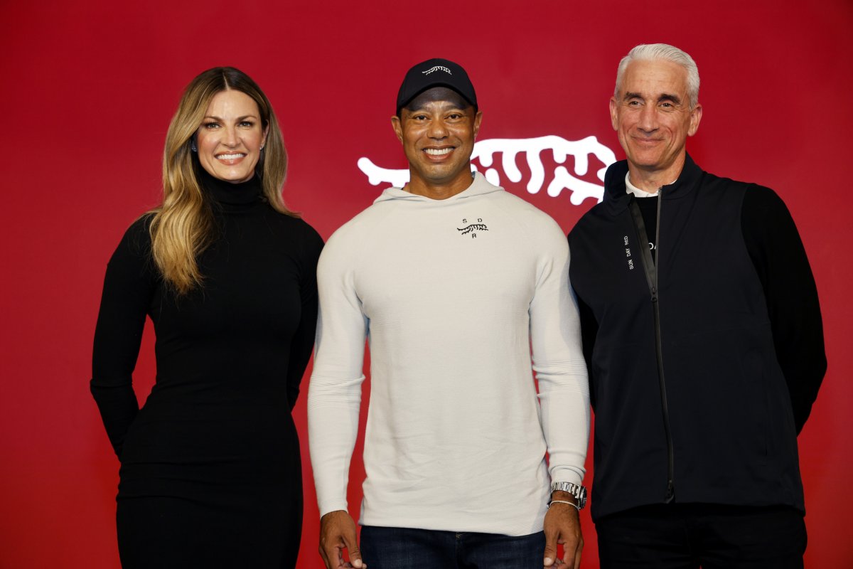 PACIFIC PALISADES, CALIFORNIA - FEBRUARY 12: (L-R) 