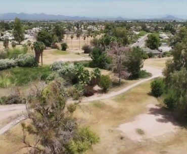 'Brown, smelly, sad': Shuttered Tempe golf course causes problems for neighbors