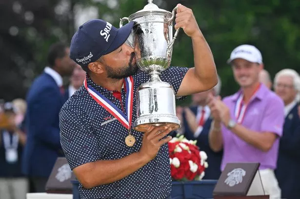 J.J. Spaun kissing the U.S. Open trophy