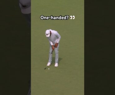 One-handed putt from Tony Finau 🤯