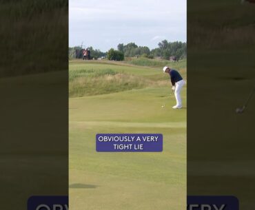 Chipping on the green! DON’T look greenkeepers 👀