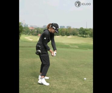 The trajectory of a professional golfer's downswing is almost the same. She is Hinako Shibuno.