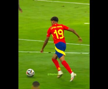 Lamine Yamal Shows How to Score 🥶