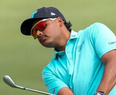 Sebastián Muñoz takes 1st-round lead at LIV Singapore