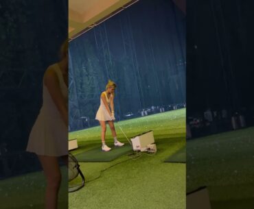#golf #lady #drivingrange  #golfer #shorts #youtubeshorts