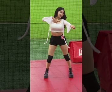 SSG랜더스 치어리더 스페셜공연 #김현영치어리더 #청하  #롤러코스터 #rollercoaster #cheerleader #金賢姈 #야구 #치어리더