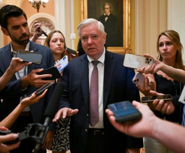 Trump, 3 GOP senators play golf ahead of Saturday's push for megabill vote