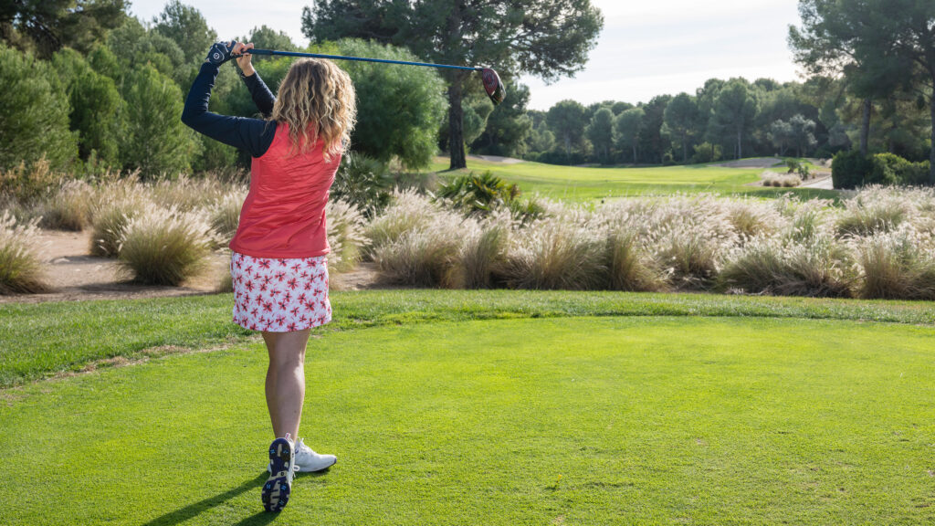 Katie Dawkins hitting a driver off the tee