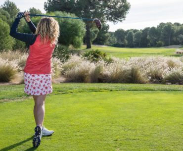 Katie Dawkins hitting a driver off the tee