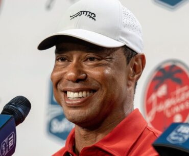 Donald Trump golfs with Tiger Woods before going to Super Bowl