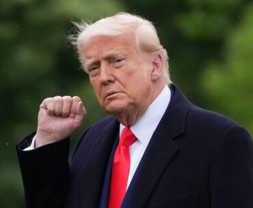 Trump golfs with Greg Sankey, Notre Dame AD. What did they discuss?