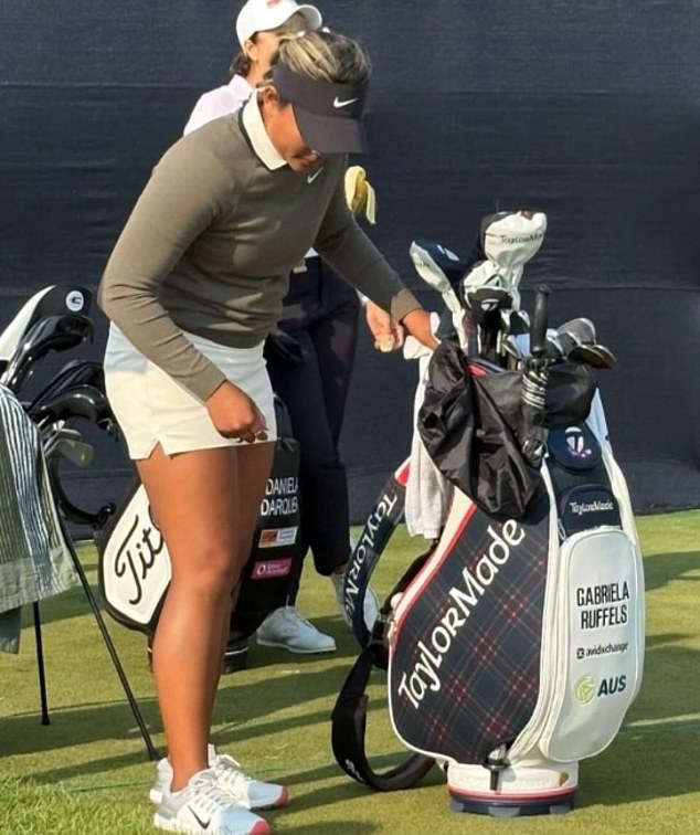 The 20-year-old was forced to play the US Open second round with Gabriela Ruffels' clubs