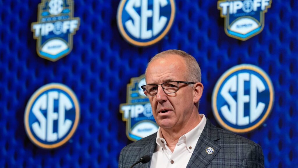 Greg Sankey shares details from golf outing with President Trump, Notre Dame AD