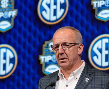 Greg Sankey shares details from golf outing with President Trump, Notre Dame AD