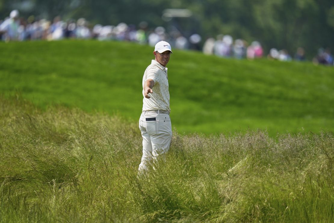 Rory McIlroy didn't have such smooth sailing at Oakmont on Thursday.