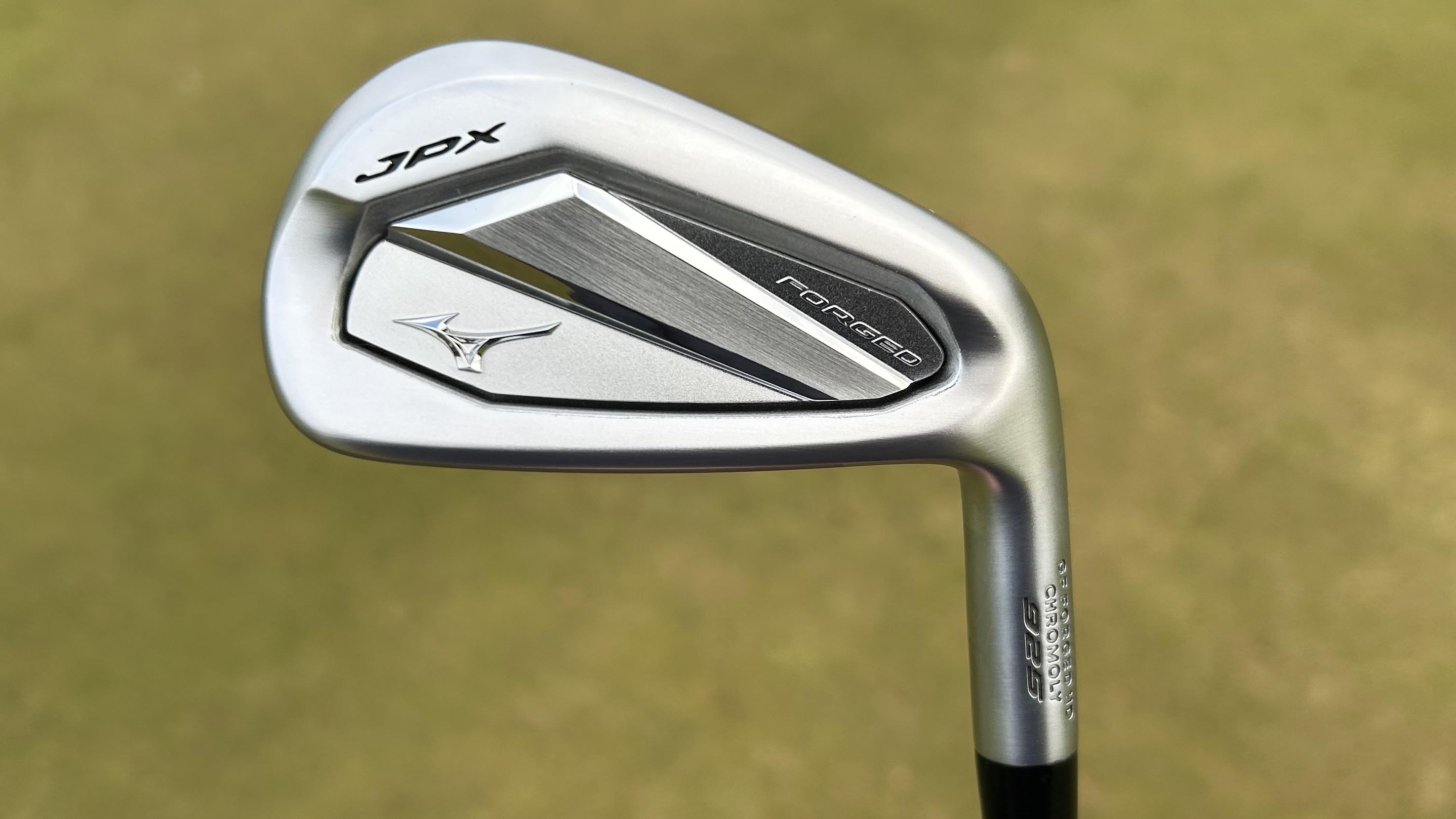 Photo of the Mizuno JPX 925 Forged Iron from the back