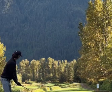 Guy swings righty vs lefty but with a twist