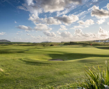 The 8th green at Dingle Links