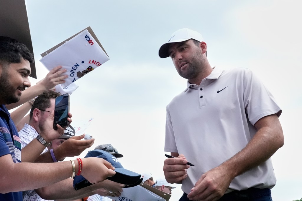 Scottie Scheffler signing autographs at the US Open.