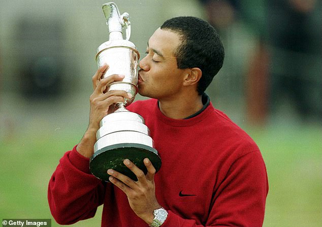 Woods celebrates winning the 2000 Open Championship at St Andrews