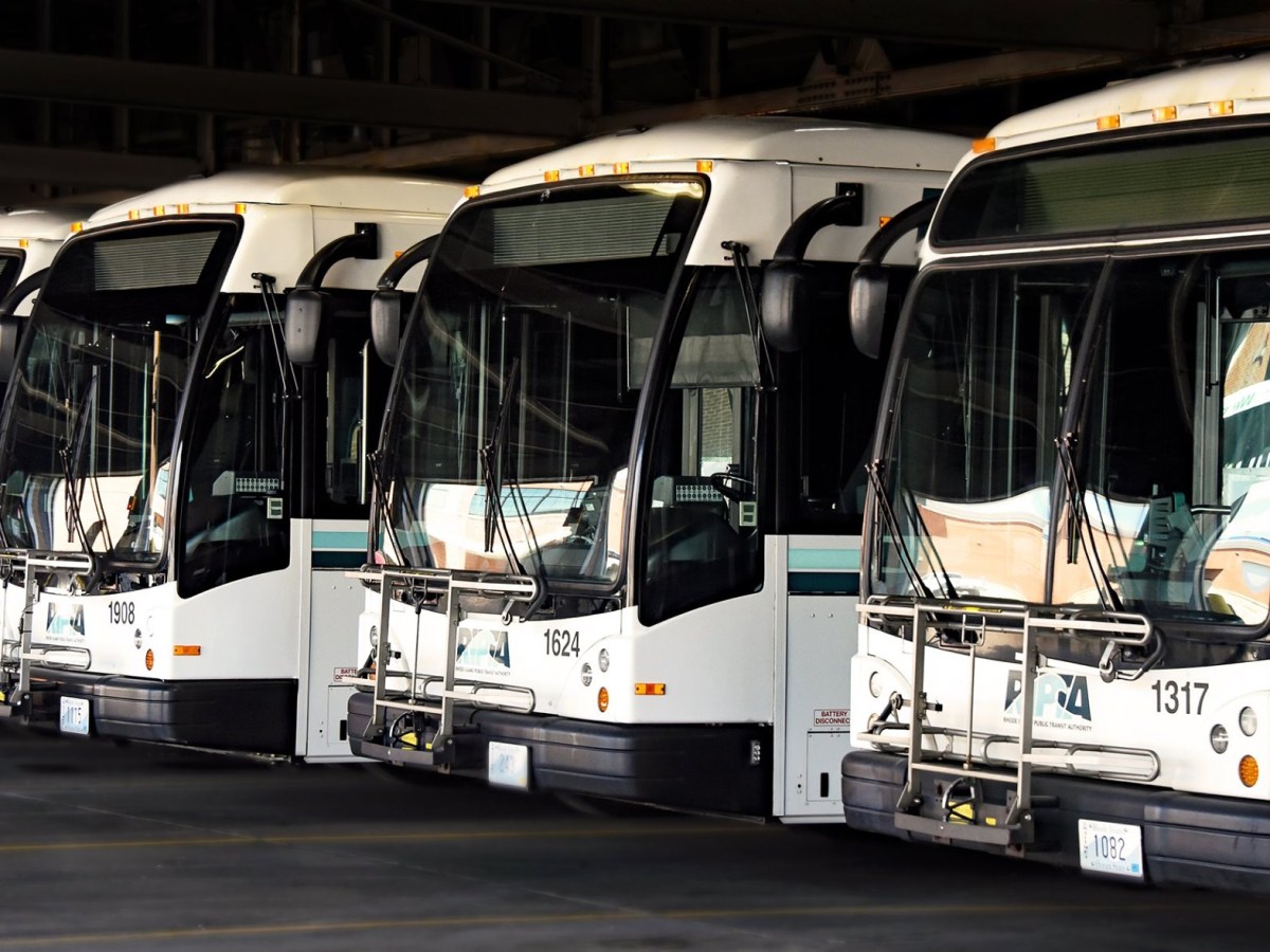 Morning Notes: RIPTA adds weekend shuttle service to new Newport park & ride