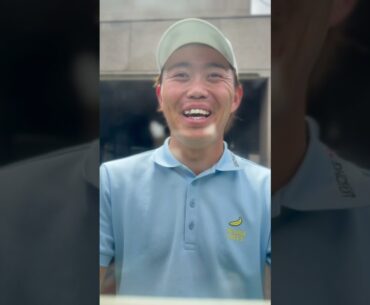 木下稜介プロがカメラに向かってサインをしてくれました #golf #ゴルフ