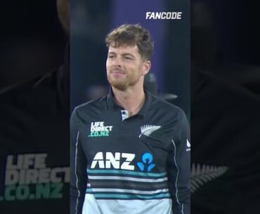 A ripper from Mitchell Santner to remove Mendis! 🥵
