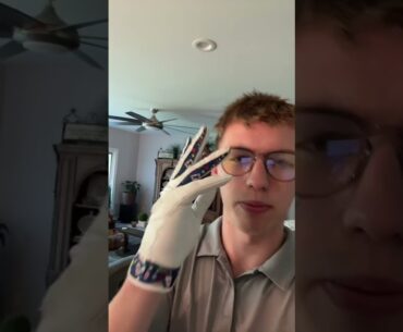 Who still wears a boring golf glove?