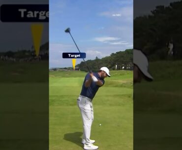 Some interruptions for Scottie on the 4th tee.