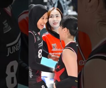 Reaksi asisten pelatih lihat aksi Megawati #shorts #volleyball #mega #volicantik #redsparks