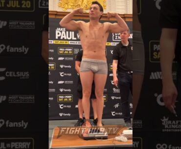 ¡Chávez Jr está de regreso! ¡Hace peso para pelea con Uriah Hall!