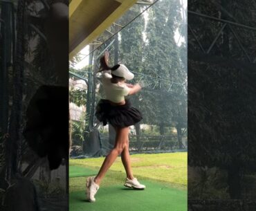 Amazing Golf Swing you need to see | Golf Girl awesome swing | Golf shorts | Praeitsara Pukawanuch