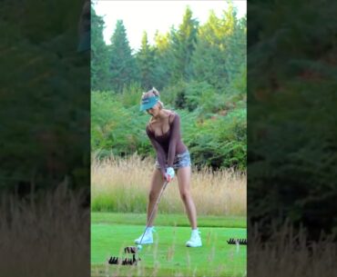 Look at her Golf Swing..⛳️🏌‍♂️