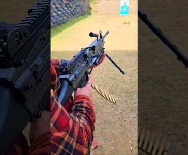 M249 SAW Light Machine Gun!