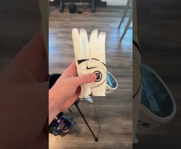 Don’t rock a boring golf glove