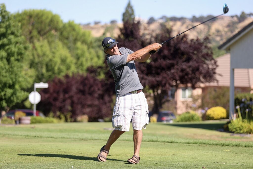 Stylish swings, sharp shots and big laughs mark senior golf play at La Contenta
