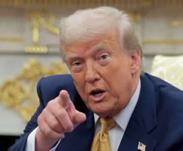Donald Trump appears to cheat again as caddie takes shortcut - Golf - Sports