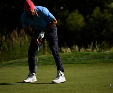 George Kittle’s hilariously short golf clubs leave fans in stitches