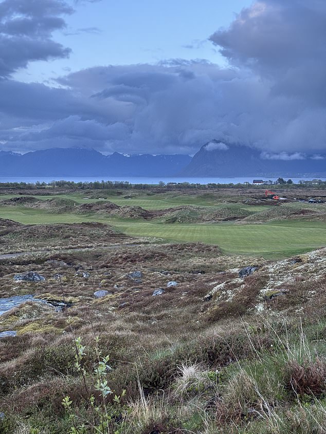 The clouds sit so low over the neighbouring mountains as you play