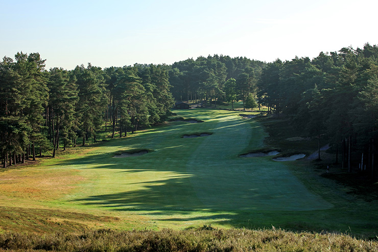 Sunningdale GC's 10th par 4. David Cannon Getty Images