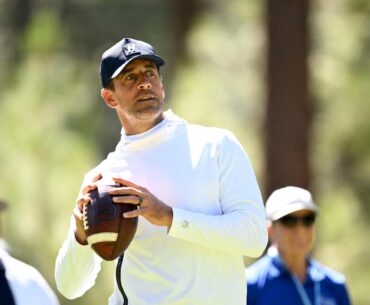 Rodgers gives cold shoulder to “autograph hound” Aaron Rodgers calls out “autograph hound” on the golf course 