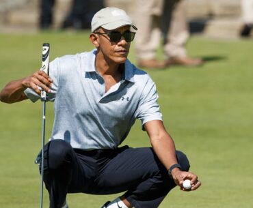 Needy Donald Trump Begged Barack Obama to Play Golf at His Courses