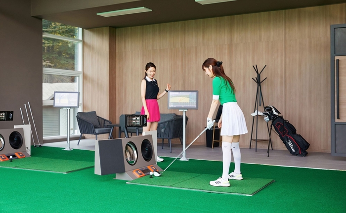 'VIP Room' for 2 people at Walkerhill Golf Club where you can practice golf in a private space / Photo = Walkerhill Hotel & Resort