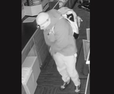 Thief swings through Okanagan golf shops, bags high-end clubs