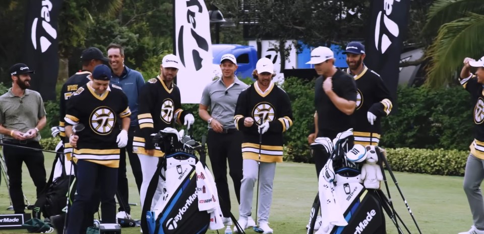 The US golf icon's sweet strike left his fellow professionals in awe