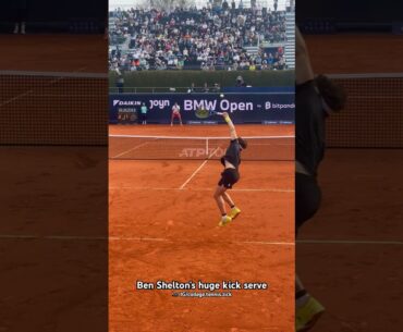 Ben Shelton's huge kick serve at the BMW Open (Munich) 🎥 @CollegeTennisZick #tennis