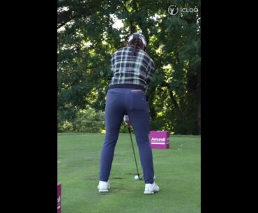 Fix the swing axis.    She is Jing Yan.