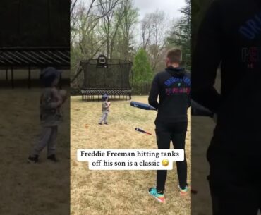 Freddie Freeman took his son deep 😅 (via chelseafreeman/TT)