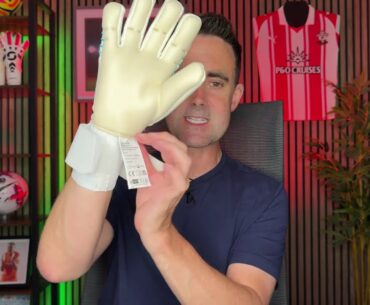 Uhlsport CYBERTEC ABSOLUTGRIP HN Goalkeeper Glove Review