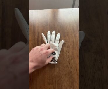Toss out your boring golf glove and get this high quality one